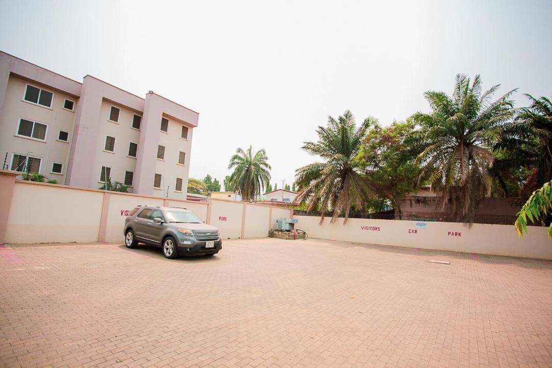 Bertha'S Court D-Plus Apartments Dzorwulu Exterior photo