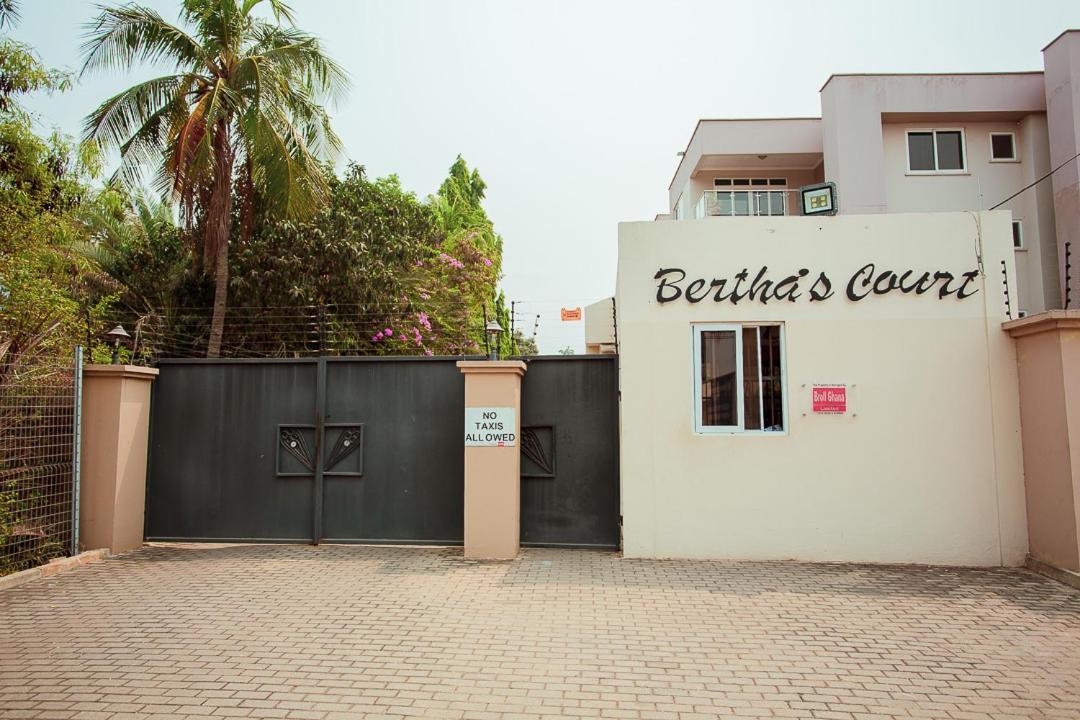 Bertha'S Court D-Plus Apartments Dzorwulu Exterior photo