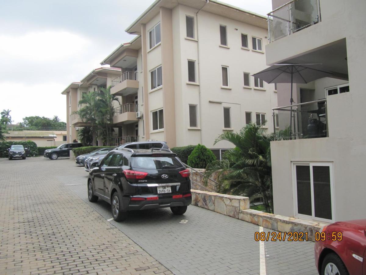 Bertha'S Court D-Plus Apartments Dzorwulu Exterior photo
