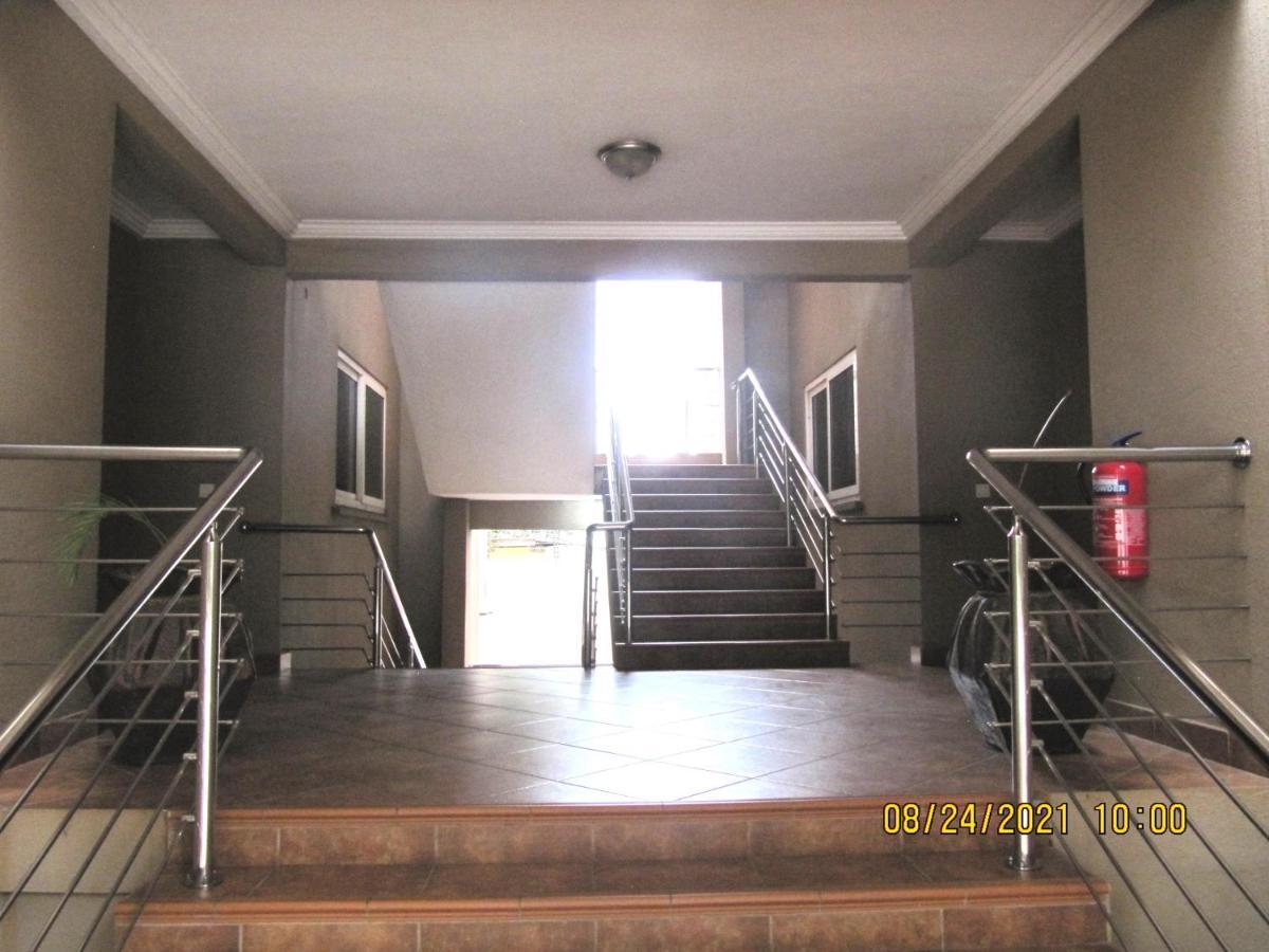 Bertha'S Court D-Plus Apartments Dzorwulu Exterior photo