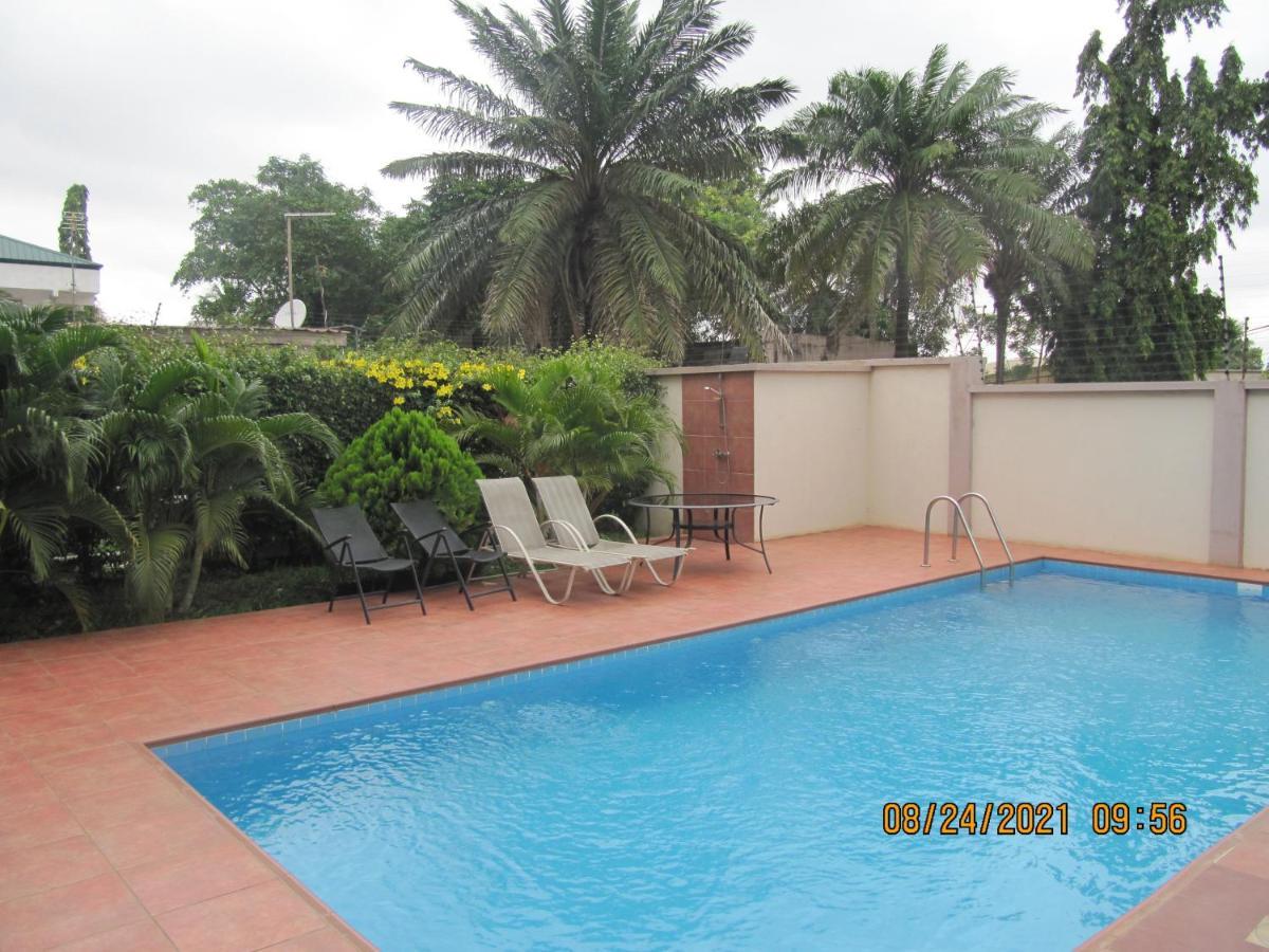 Bertha'S Court D-Plus Apartments Dzorwulu Exterior photo